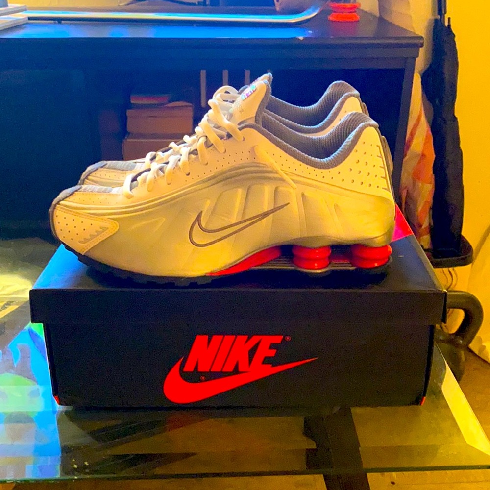 Men’s Nike shoe